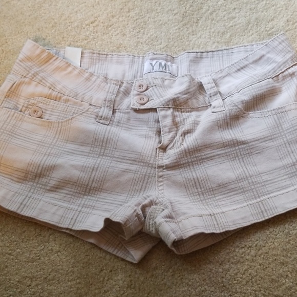 YMI Pants - 😍 YMI Tan Striped Shorts